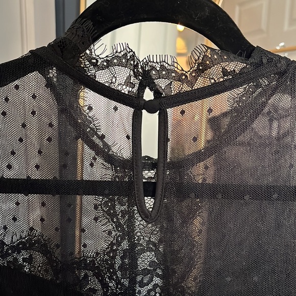 Sleeveless Lace Blouse - Medium - Picture 2 of 4